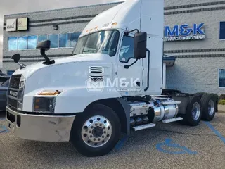 2019 MACK AN64T