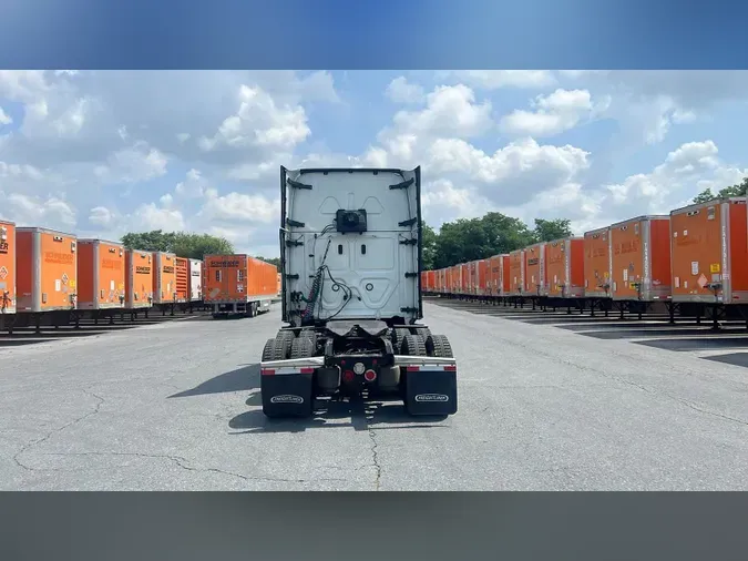 2022 Freightliner Cascadia 126