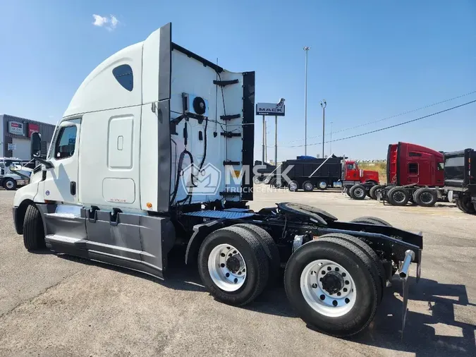 2020 FREIGHTLINER Cascadia 126