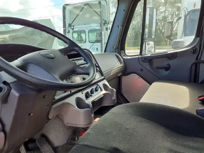 2016 FREIGHTLINER/MERCEDES M2 106