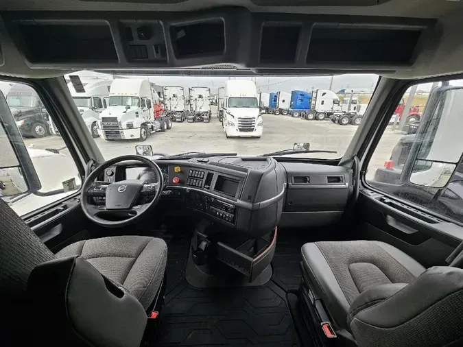 2020 VOLVO VNL64T760