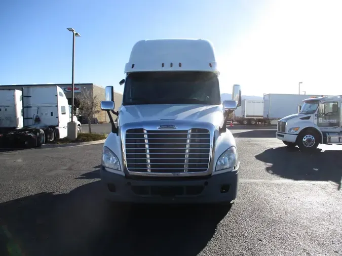 2020 FREIGHTLINER/MERCEDES CASCADIA 125