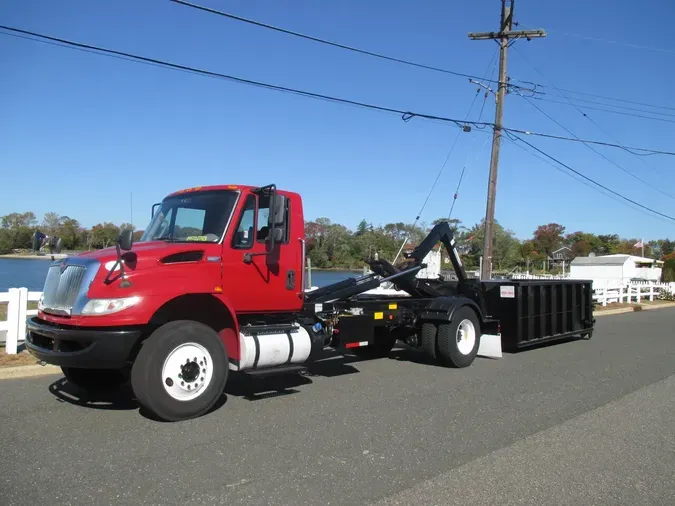 2018 INTERNATIONAL 4300