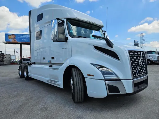 2020 VOLVO VNL64T760