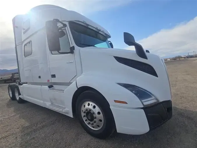 2020 VOLVO VNL860