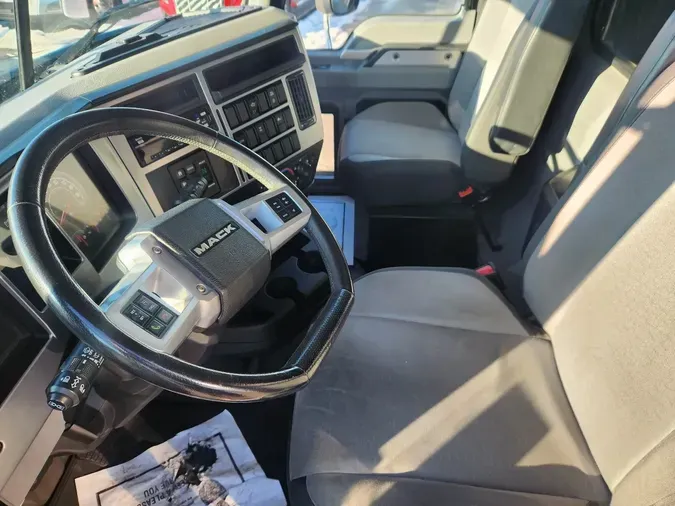 2020 MACK GU813