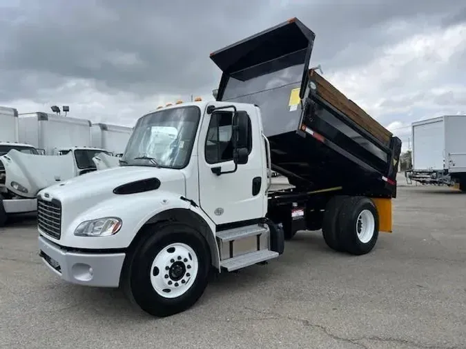 2022 Freightliner Business Class M2 106