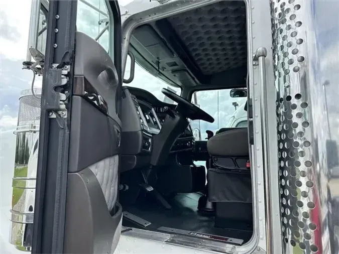 2022 KENWORTH W900L