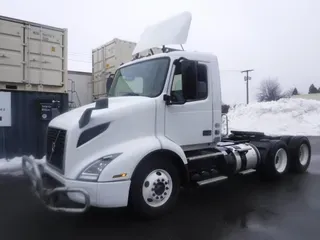 2019 VOLVO VNL