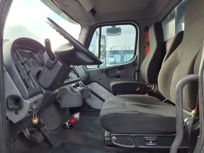 2015 FREIGHTLINER M2 106
