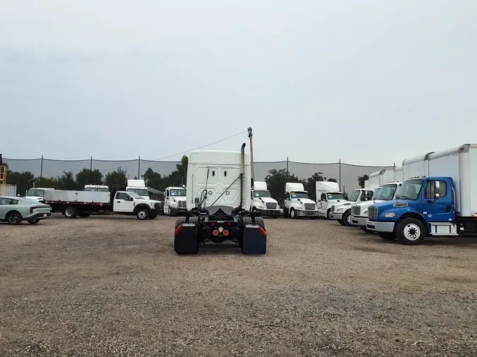 2020 FREIGHTLINER CASCADIA 113