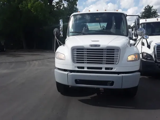 2016 FREIGHTLINER M2 106