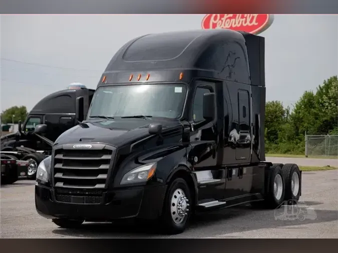 2019 FREIGHTLINER CASCADIA 126 - Vanguard Truck Centers