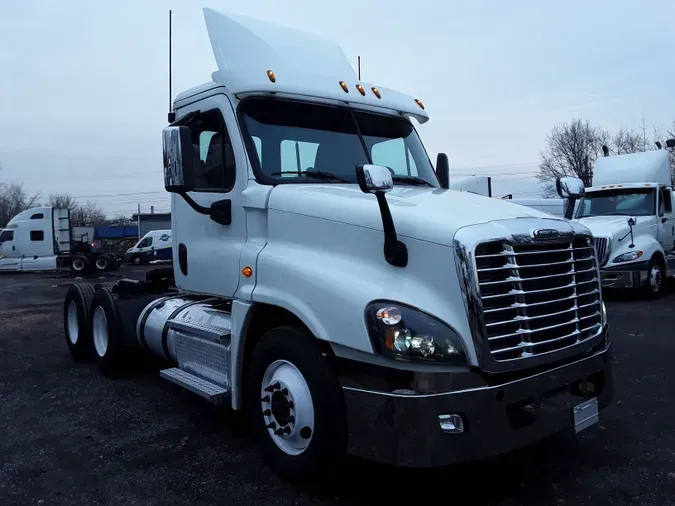 2016 FREIGHTLINER/MERCEDES CASCADIA 125