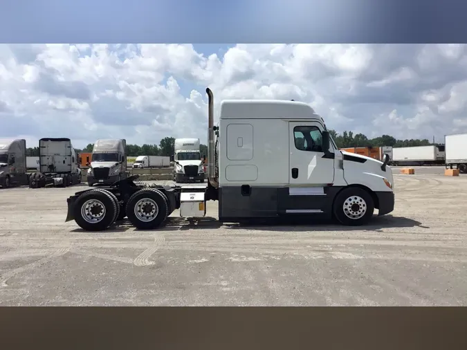2020 Freightliner Cascadia 126