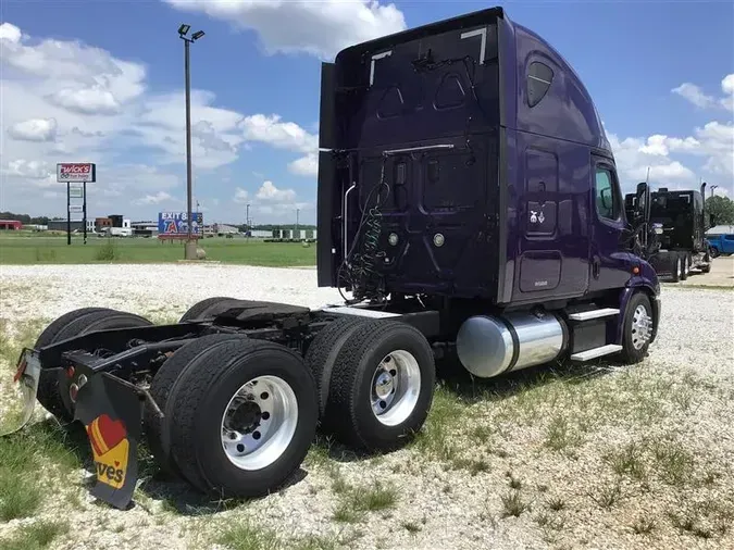 2015 FREIGHTLINER CA113
