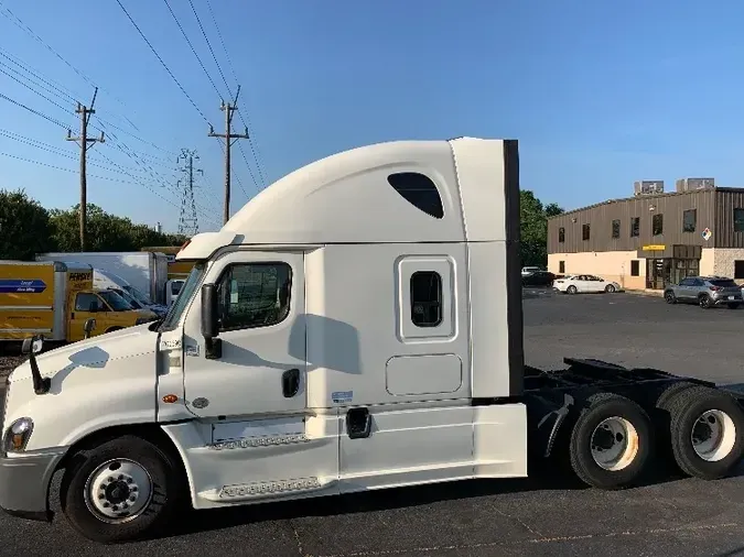 2019 Freightliner X12564ST