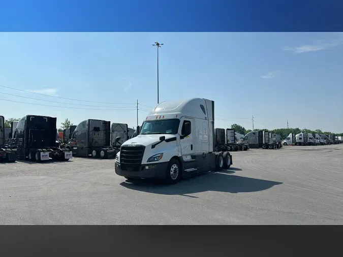 2021 Freightliner Cascadia 126