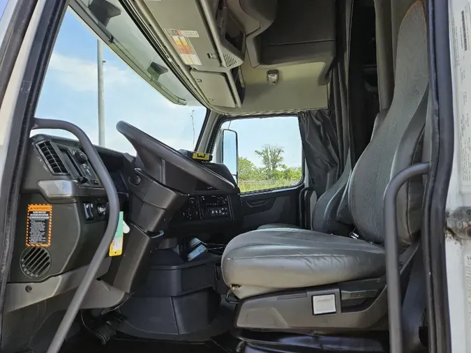 2020 VOLVO VNL64T760