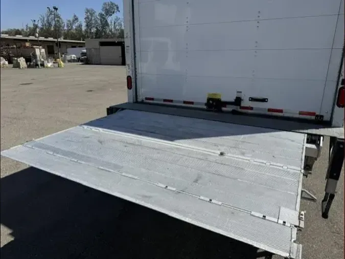 2019 Freightliner Business Class M2 106
