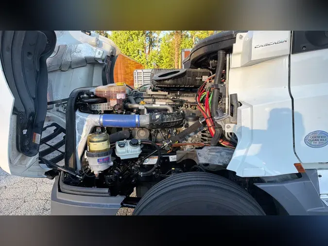 2021 Freightliner Cascadia 126