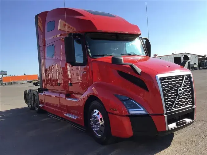 2021 VOLVO VNL760