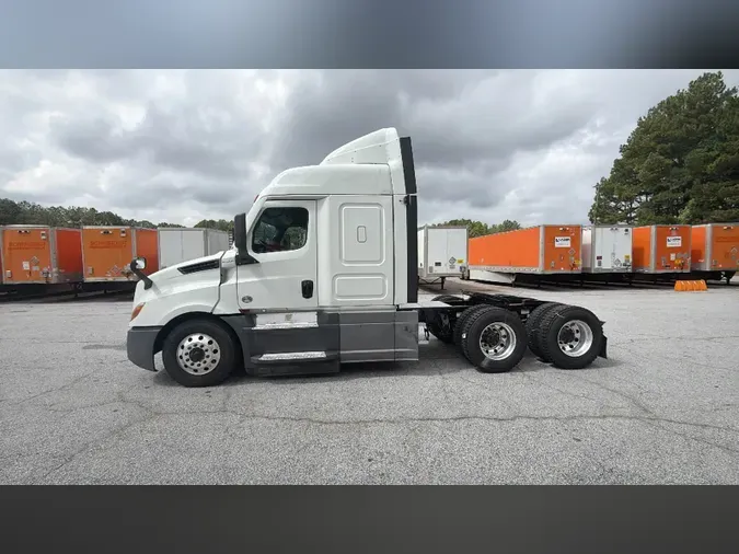 2021 Freightliner Cascadia 126