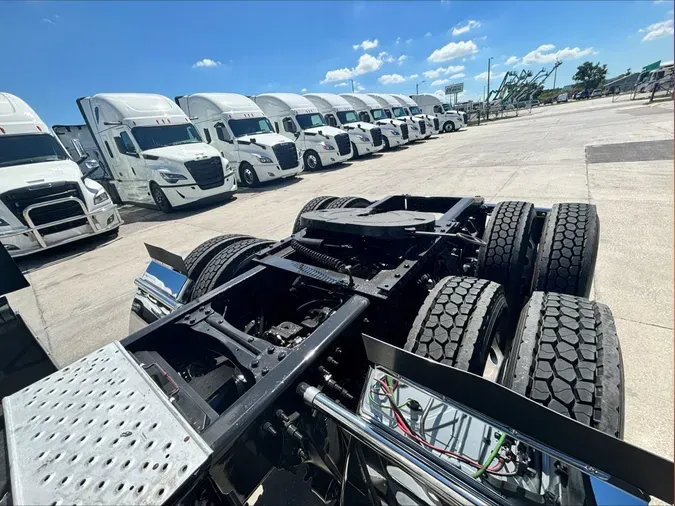 2023 Freightliner Cascadia 126