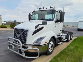 2019 VOLVO VNL64T-300