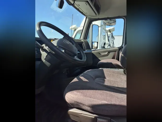 2019 VOLVO VNL64T-300