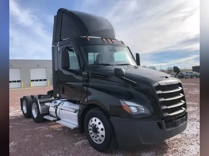 2022 FREIGHTLINER Cascadia 126