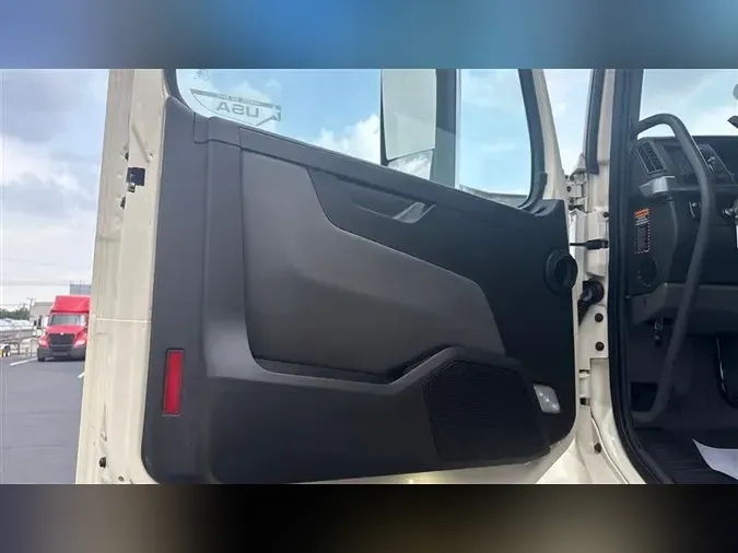2020 VOLVO VNL300