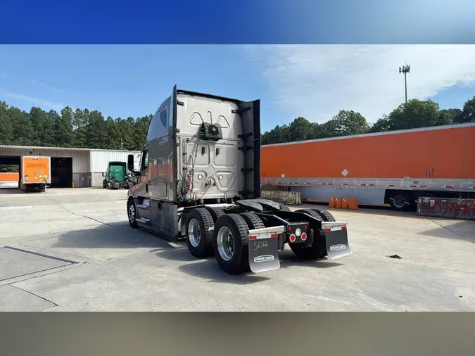 2022 Freightliner Cascadia 126