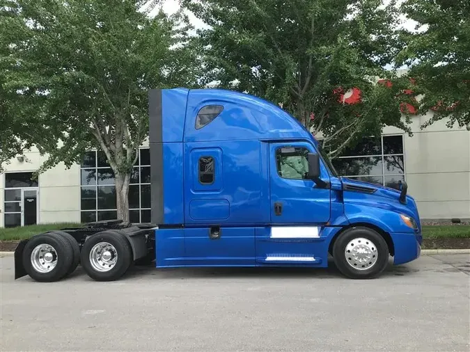 2020 FREIGHTLINER CA126