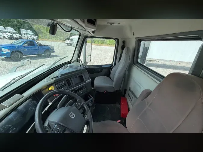2020 Volvo VNL300