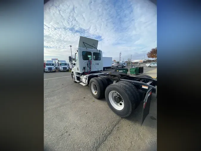2019 FREIGHTLINER/MERCEDES CASCADIA 125
