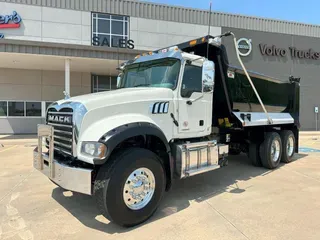 2022 MACK GR64F