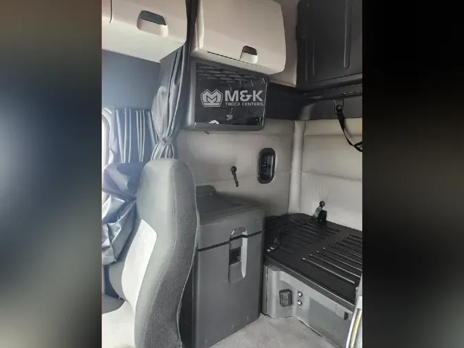 2019 FREIGHTLINER Cascadia 126