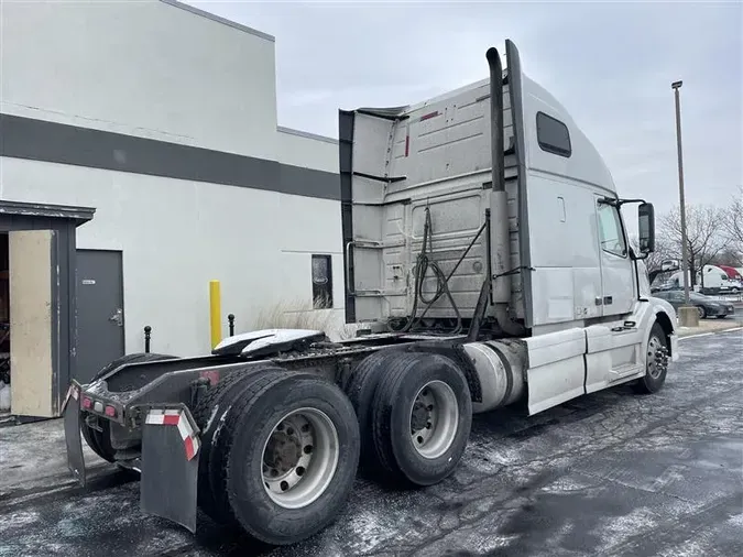 2014 VOLVO VNL670