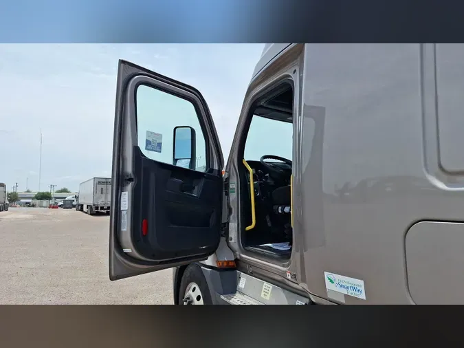 2025 Freightliner Cascadia 126