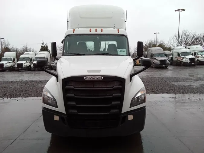 2019 Freightliner Cascadia 126