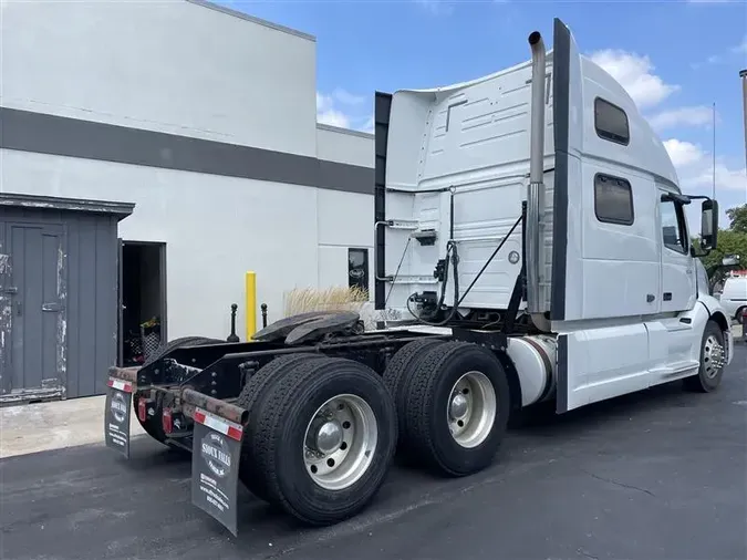 2019 VOLVO VNL860