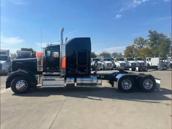 2025 Kenworth W900L