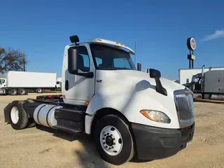 2019 NAVISTAR INTERNATIONAL LT625 DAYCAB S/A