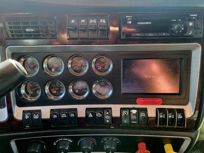 2023 Kenworth W900L