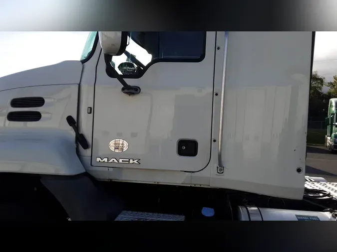2018 Mack CXU (PINNACLE)9d099d351beffbcb396585ff293e4397