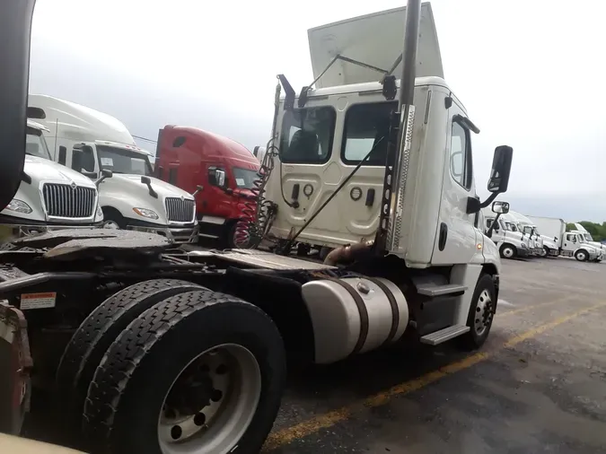 2018 FREIGHTLINER/MERCEDES CASCADIA 125