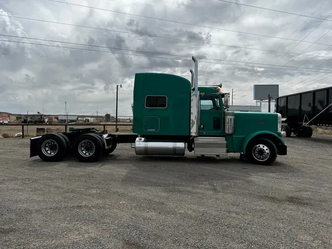 2019 PETERBILT 389