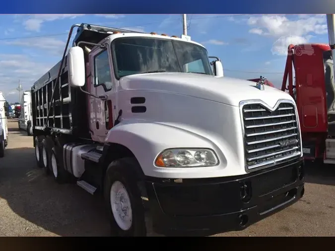 2017 MACK PINNACLE CXU612