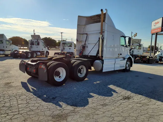 2019 VOLVO VNR64T-640